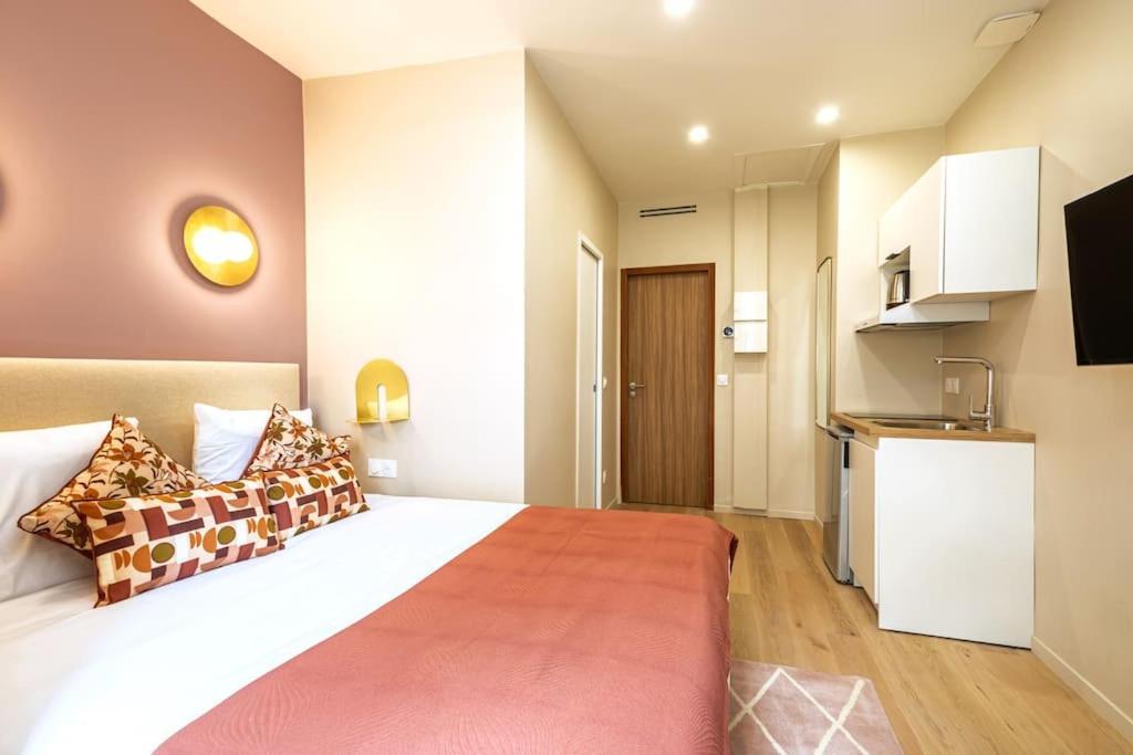Neuf Beaux Quartiers 17eme Arrondissement * Paris
